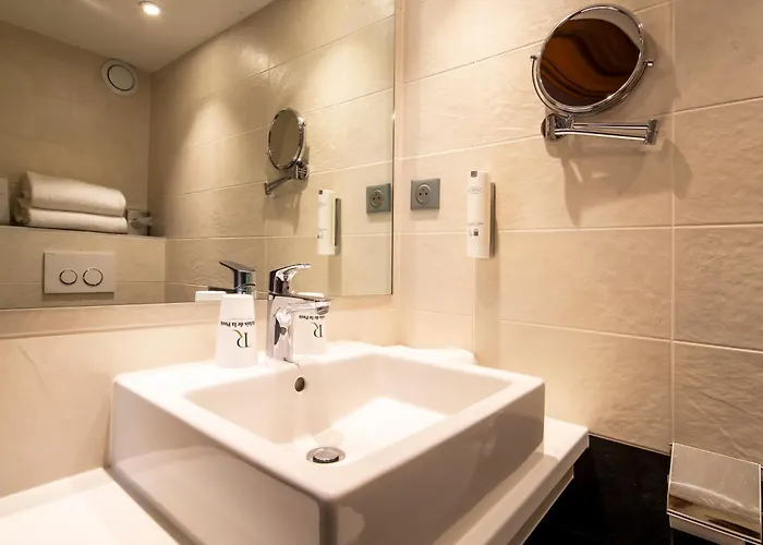 Hotel Restaurant Relais De La Poste - Strasbourg Nord 3*